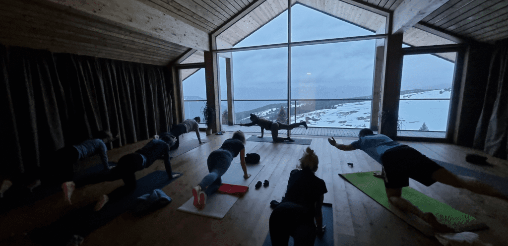 Yoga und Wandern in Südtirol Starkenfeld Alm Herbst 2024