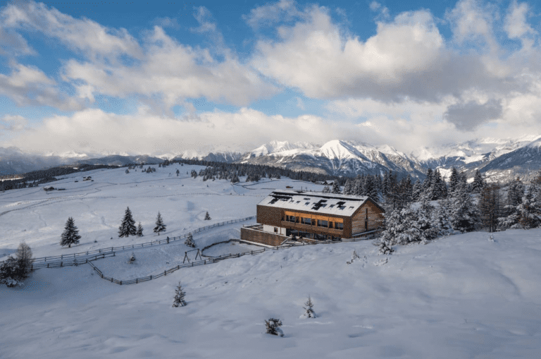 Yoga und Wandern in Südtirol Starkenfeld Alm März 2025