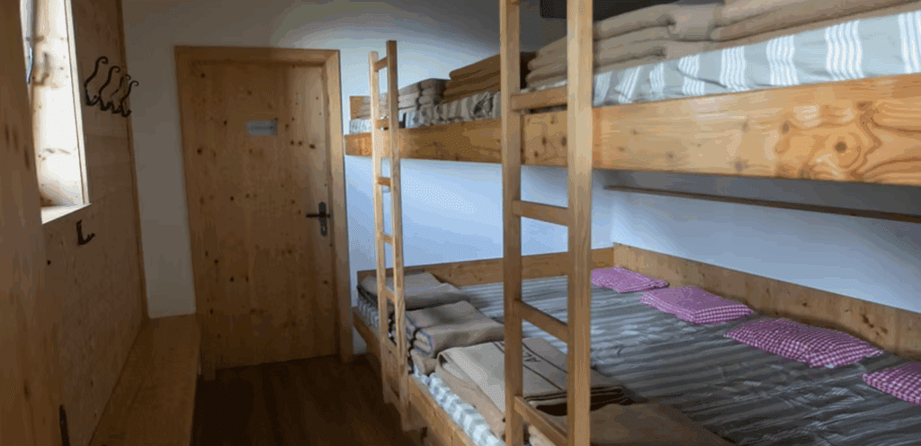 Sarotla-Hütte Yoga am Berg